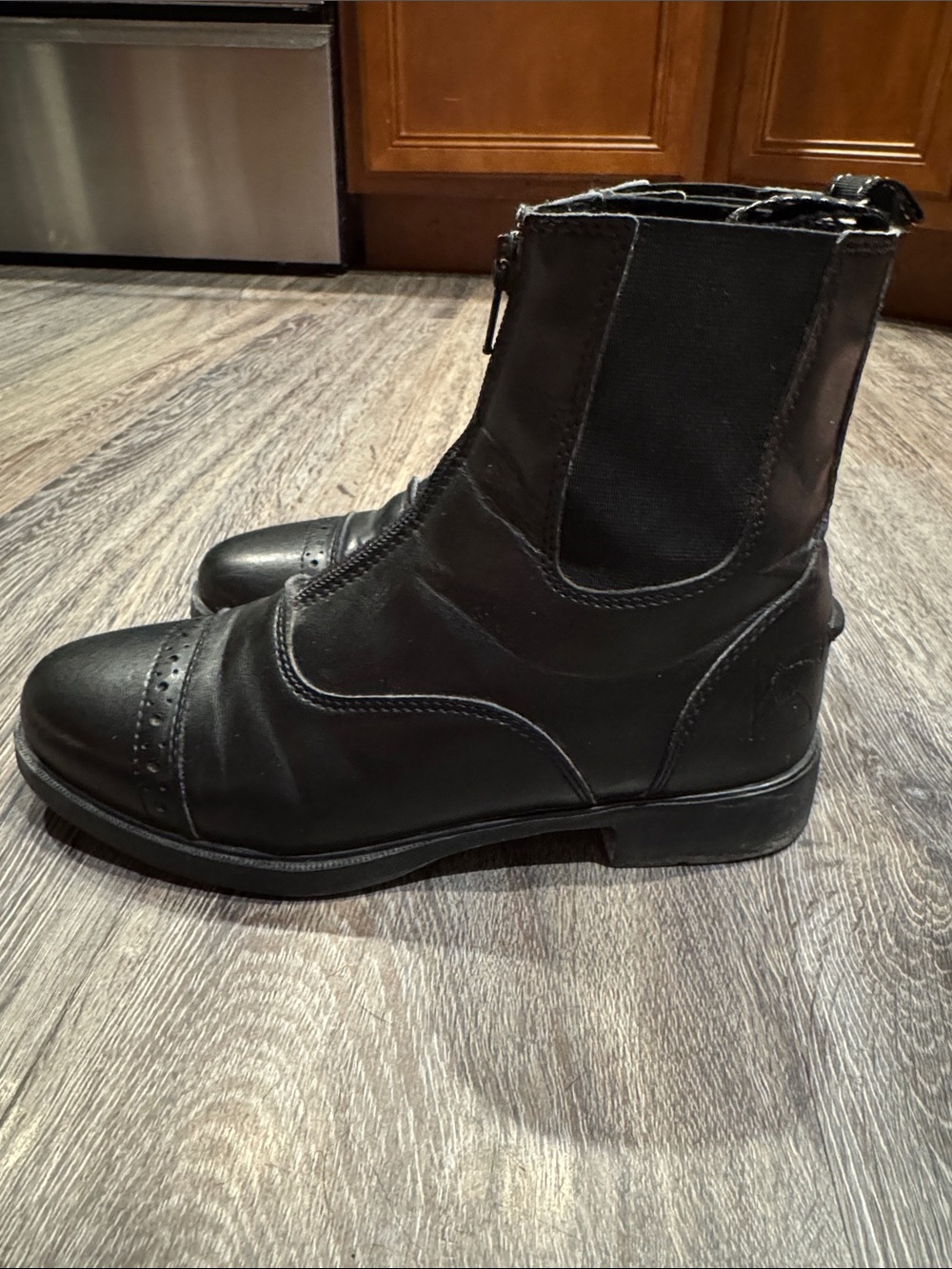 Women’s 6.5 riding sport Black Leather Chelsea Heeled Boot